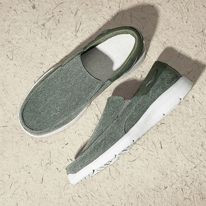 Lightweight women's canvas loafers featuring a breathable upper and flexible sole, perfect for casual wear and easy slip-on style. 2