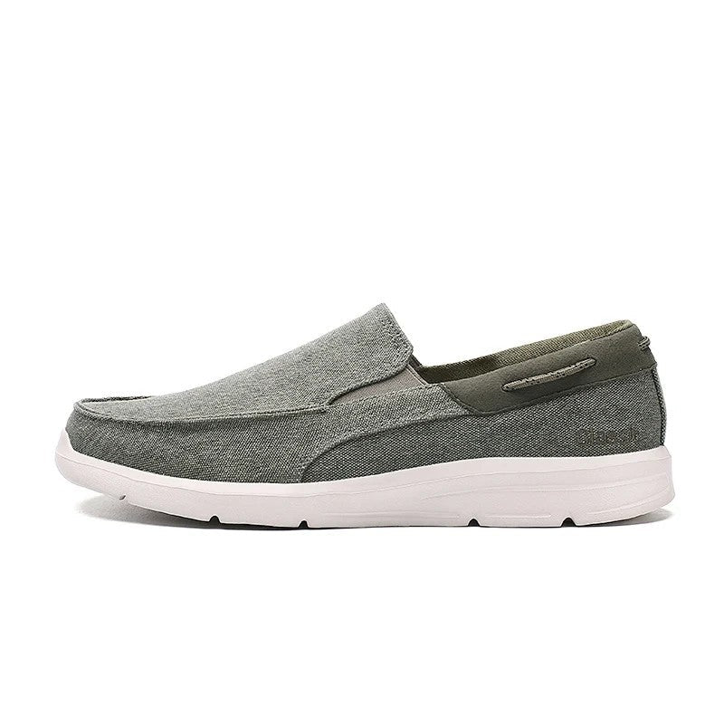 Lightweight women's canvas loafers featuring a breathable upper and flexible sole, perfect for casual wear and easy slip-on style. 8