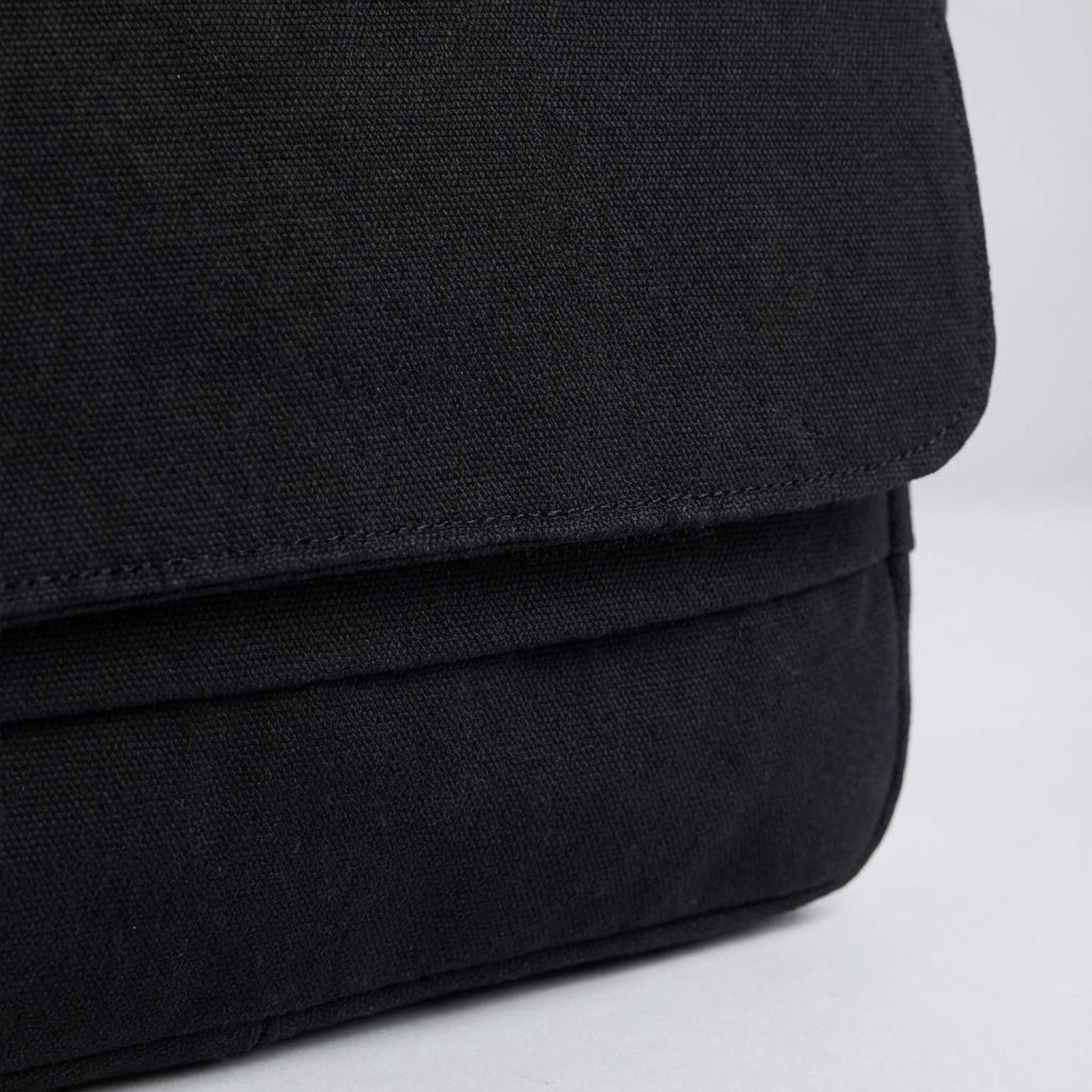 Canvas shoulder bag featuring an adjustable strap and spacious compartments, made from durable cotton polyester, ideal for everyday use and travel. 3