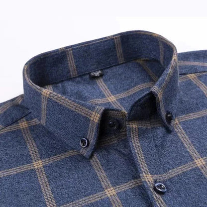 Checked cotton shirt in breathable 100% cotton fabric, perfect for everyday wear, featuring a stylish design and eco-friendly durability. 3