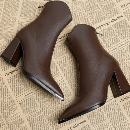 Stylish Chelsea boots featuring a chrome tip, crafted from faux leather with a durable rubber sole for comfort and longevity. 6