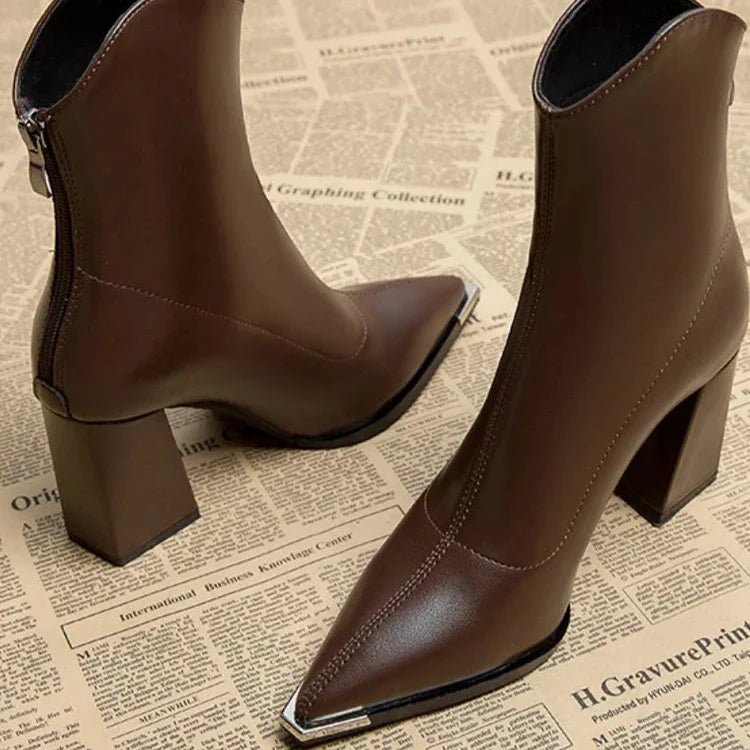 Stylish Chelsea boots featuring a chrome tip, crafted from faux leather with a durable rubber sole for comfort and longevity. 5