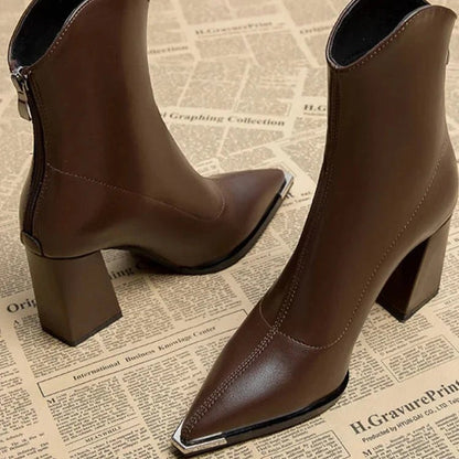Stylish Chelsea boots featuring a chrome tip, crafted from faux leather with a durable rubber sole for comfort and longevity. 5