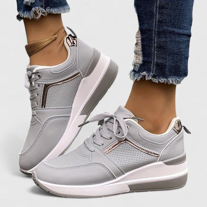 Comfort shoes featuring enhanced arch support and a shock-absorbing sole, ideal for all-day standing and providing superior comfort and stability. 3