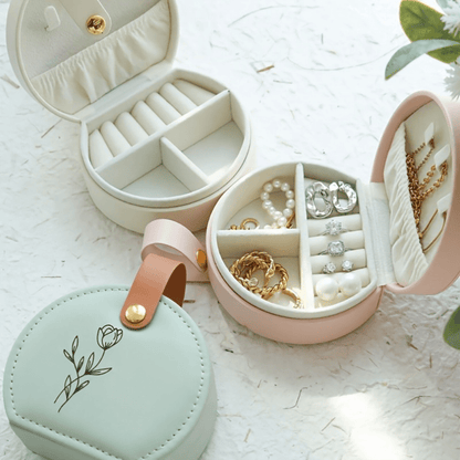 Compact jewelry box organizer made of travel-friendly PU leather, featuring a personalized name, perfect for keeping your accessories tidy and stylish on the go. 5