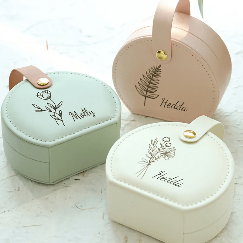Compact jewelry box organizer made of travel-friendly PU leather, featuring a personalized name, perfect for keeping your accessories tidy and stylish on the go. 4