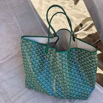 Contemporary handbag featuring clean lines and an adjustable strap, crafted from chic synthetic leather, ideal for both business and evening occasions. 3