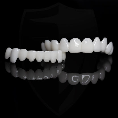 Dental prosthesis featuring a customizable fit and natural appearance, designed as lightweight and reusable dental lenses for optimal comfort and aesthetic appeal. 5