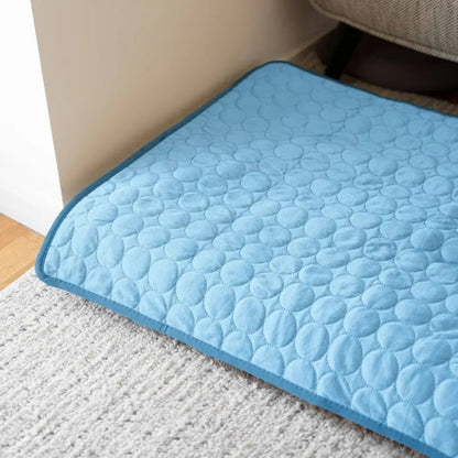 Dog cooling mat featuring self-cooling fabric and waterproof design, perfect for keeping pets comfortable; suitable for both dogs and cats, and easily washable for convenience 5