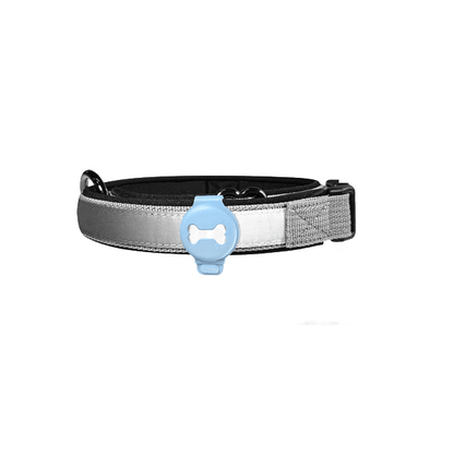 Lightweight dog GPS tracker with real-time location updates, designed for pet safety and easy attachment to collars, ideal for tracking your dog's movements. 2