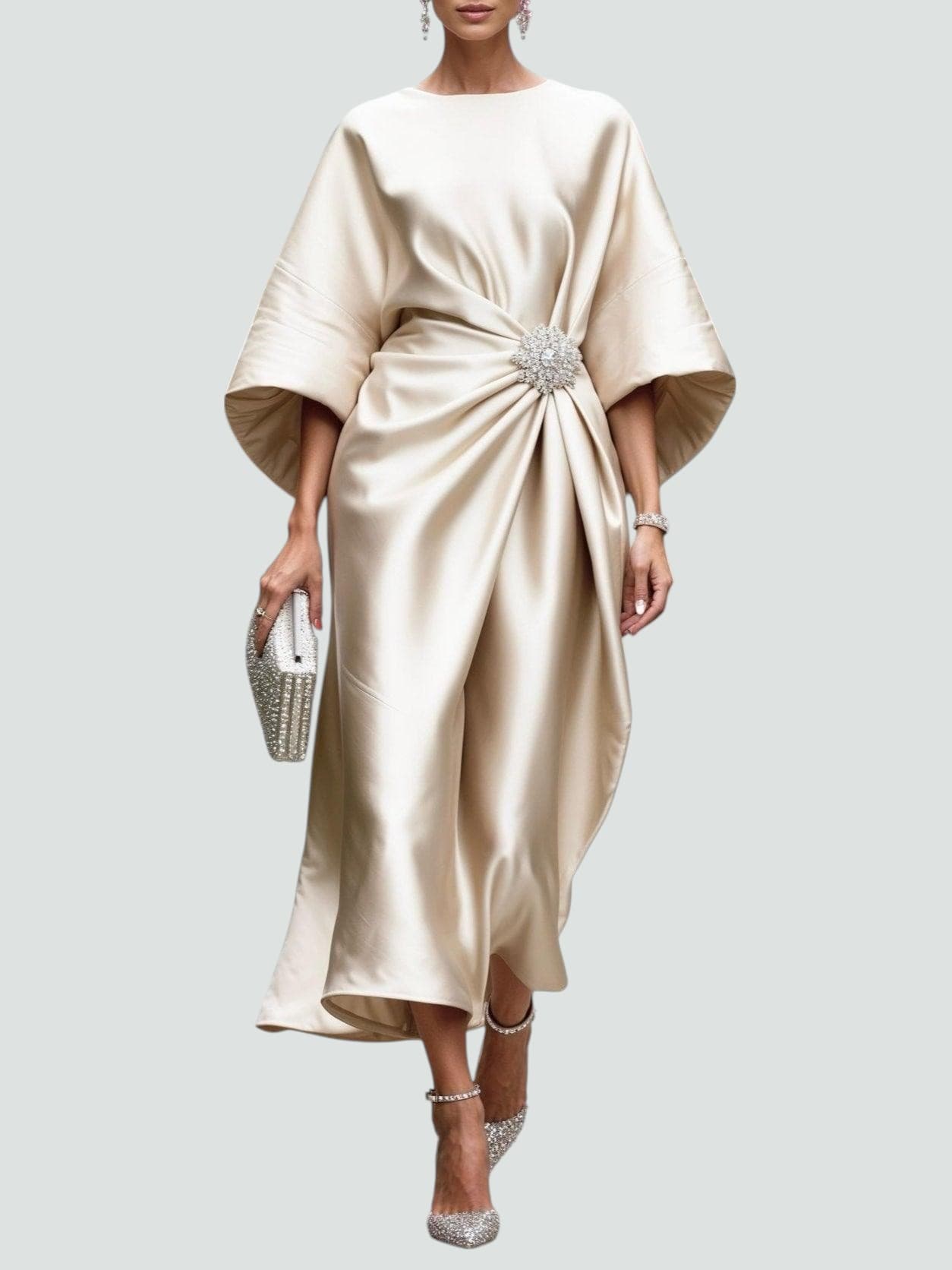 Elegant evening dress featuring a luxurious shine and a timeless silhouette, perfect for formal occasions and special events. 5