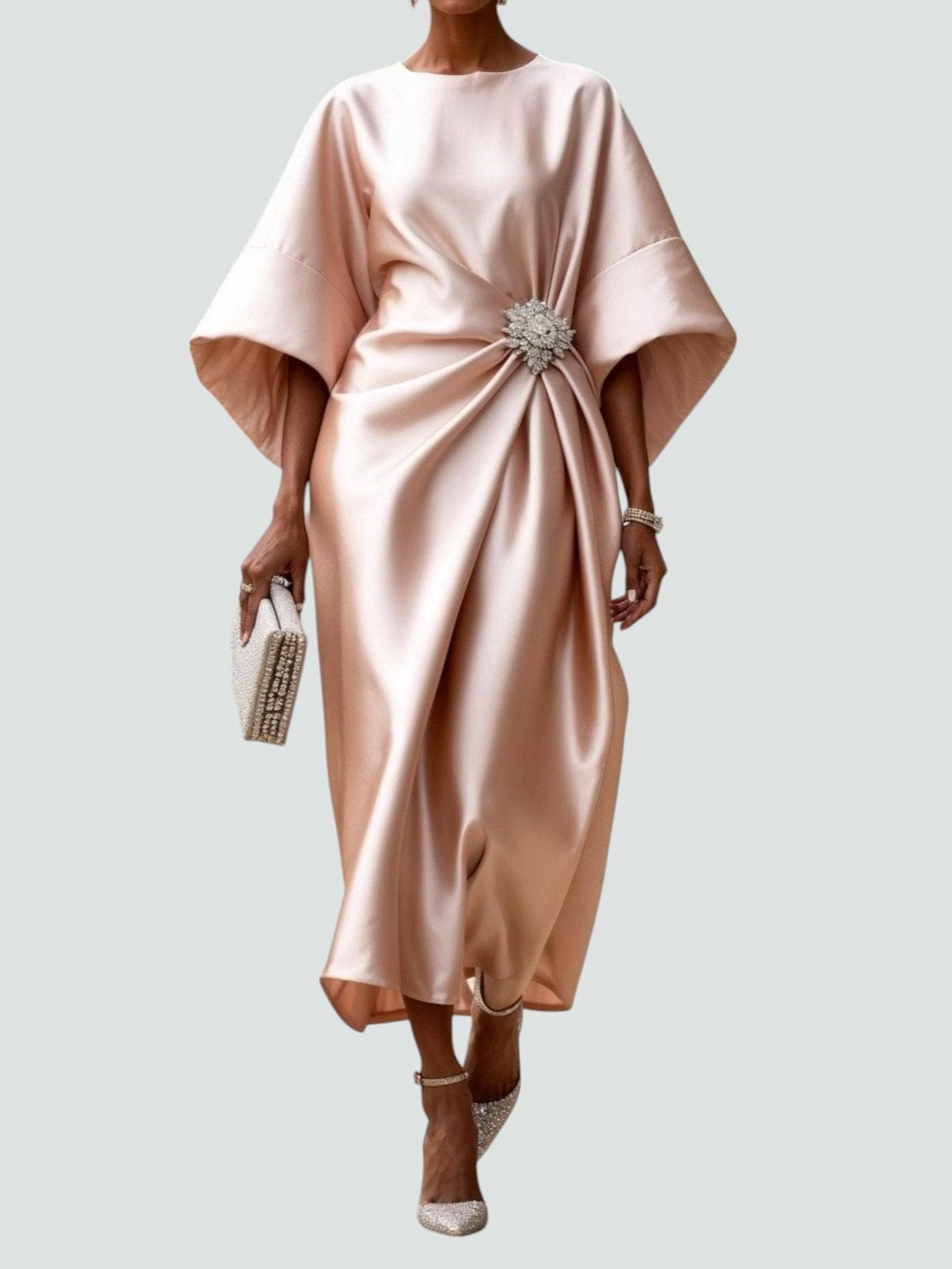 Elegant evening dress featuring a luxurious shine and a timeless silhouette, perfect for formal occasions and special events. 4