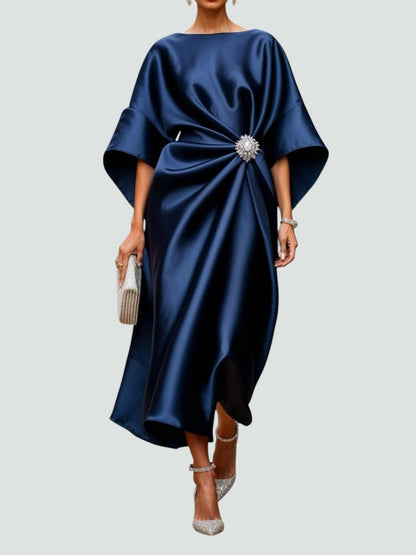 Elegant evening dress featuring a luxurious shine and a timeless silhouette, perfect for formal occasions and special events. 0