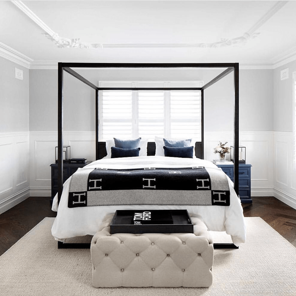 Elegant golden plaid throw blanket made from a luxurious wool and cashmere blend, perfect for cozy home decor, measuring 140 x 170 cm. 2