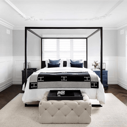 Elegant golden plaid throw blanket made from a luxurious wool and cashmere blend, perfect for cozy home decor, measuring 140 x 170 cm. 2