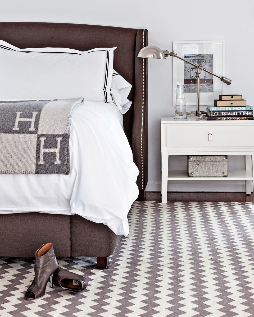 Elegant golden plaid throw blanket made from a luxurious wool and cashmere blend, perfect for cozy home decor, measuring 140 x 170 cm. 7