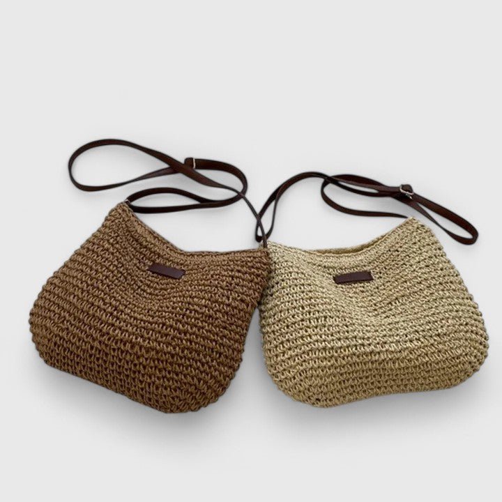 Elegant slouchy bag featuring an adjustable strap and secure zipper closure, perfect for stylish everyday use. 4