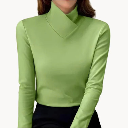 Elegant turtleneck sweater with a high collar made from soft, breathable fabric, perfect for cozy winter outfits. 3