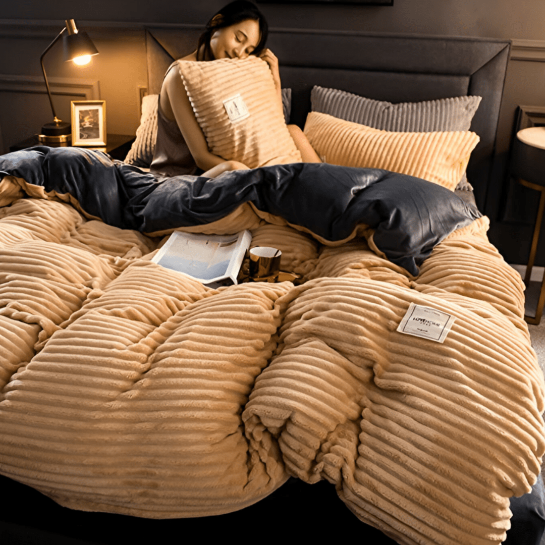 Flannel duvet cover set in soft microfiber, designed for year-round comfort with a multi-season pattern, perfect for cozy bedding. 10