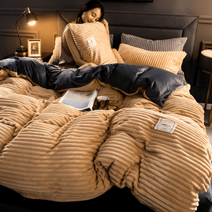 Flannel duvet cover set in soft microfiber, designed for year-round comfort with a multi-season pattern, perfect for cozy bedding. 10