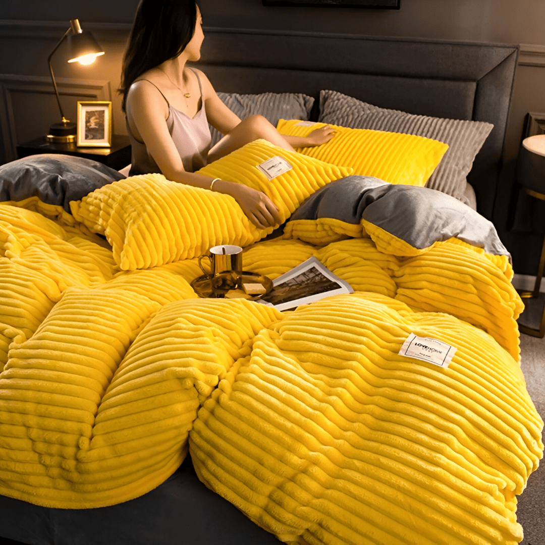 Flannel duvet cover set in soft microfiber, designed for year-round comfort with a multi-season pattern, perfect for cozy bedding. 6