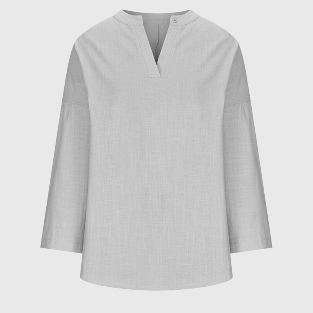 Flowy beach shirt featuring an elegant design, long sleeves, and breathable fabric, perfect for stylish summer outings and beach days. 6