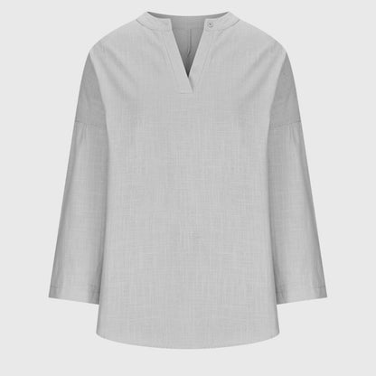 Flowy beach shirt featuring an elegant design, long sleeves, and breathable fabric, perfect for stylish summer outings and beach days. 6