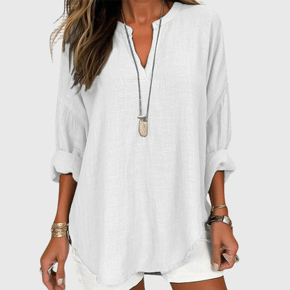 Flowy beach shirt featuring an elegant design, long sleeves, and breathable fabric, perfect for stylish summer outings and beach days. 1