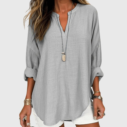 Flowy beach shirt featuring an elegant design, long sleeves, and breathable fabric, perfect for stylish summer outings and beach days. 4