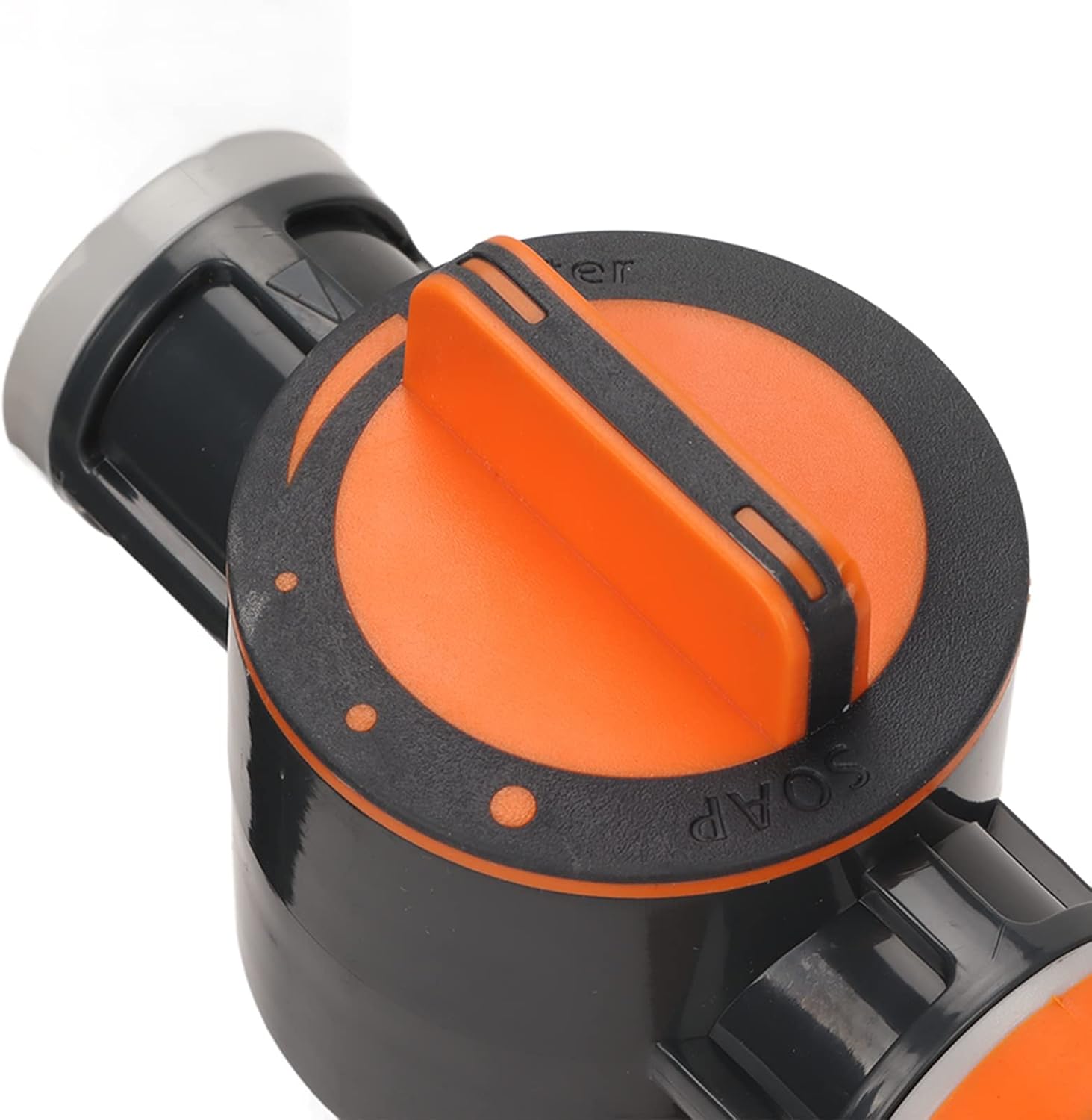 High-pressure garden sprayer featuring 8 adjustable spray modes and a foam nozzle, ideal for efficient watering in gardens and effective car washing. 5