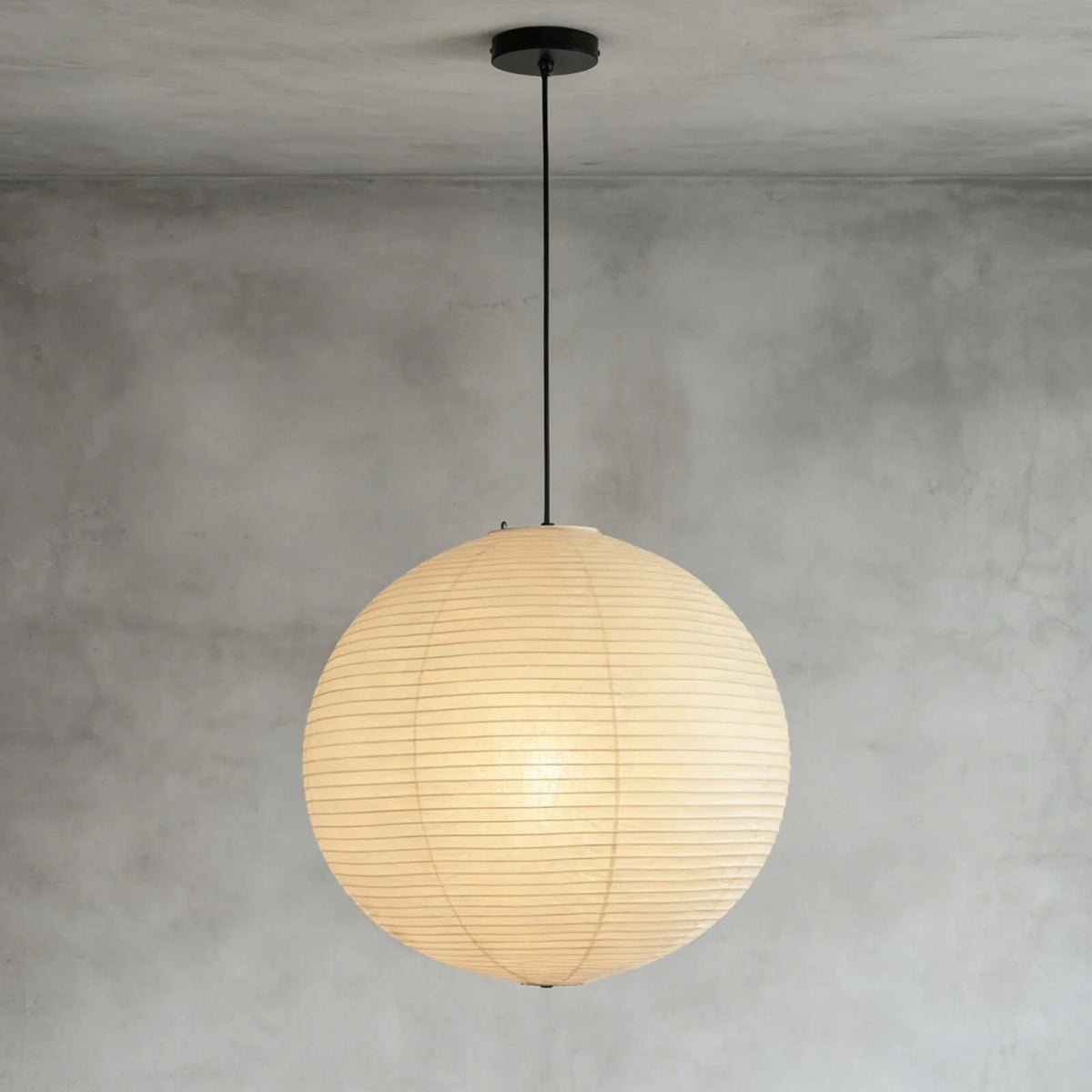 Modern black globe pendant light featuring an adjustable cord and elegant washi paper shade, perfect for enhancing indoor spaces with a contemporary touch. 9