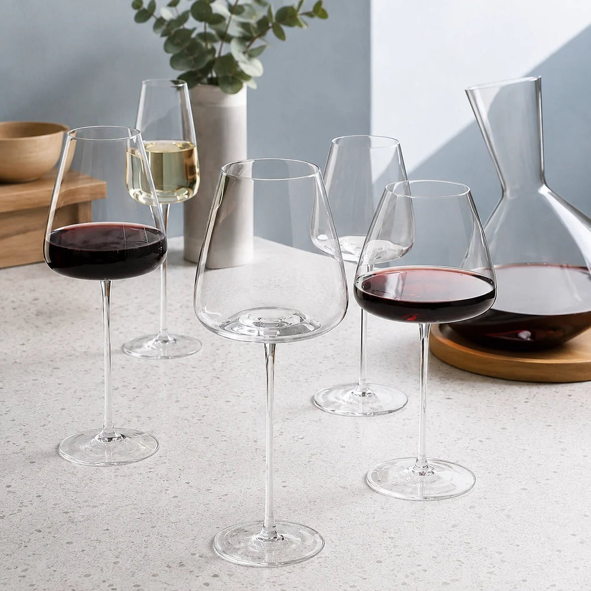Handmade lead-free crystal wine glasses set featuring elegant clear stemware, perfect for serving red, white, and champagne. 4