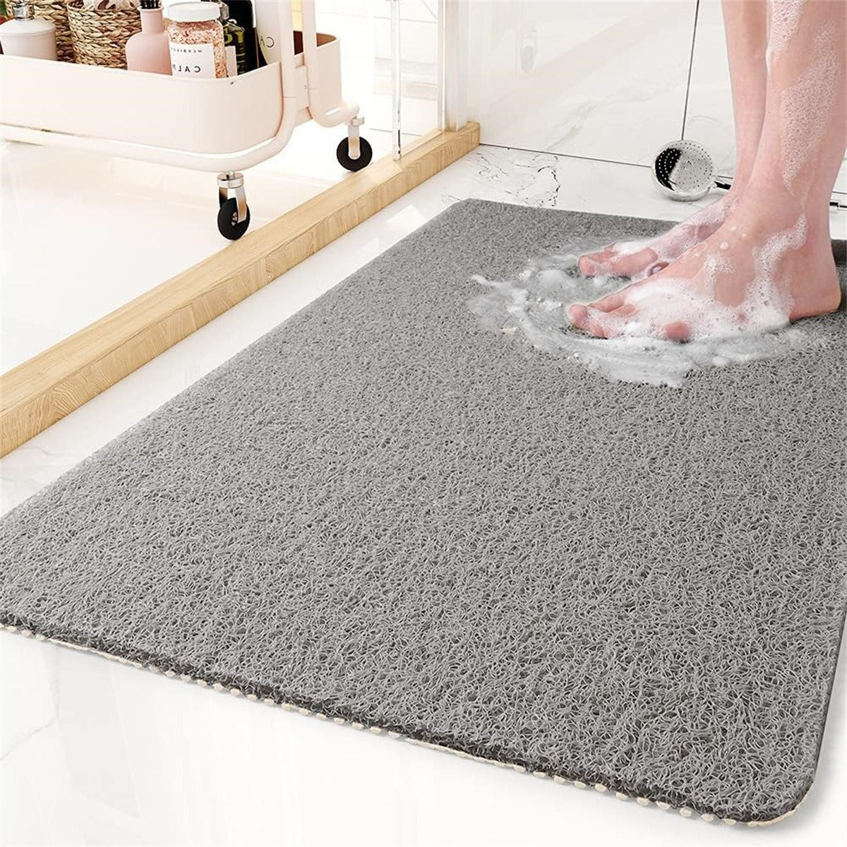 Hollow anti-slip bathroom mat featuring a quick-drying open-grid design, ideal for showers and wet areas, ensuring safety and comfort. 3