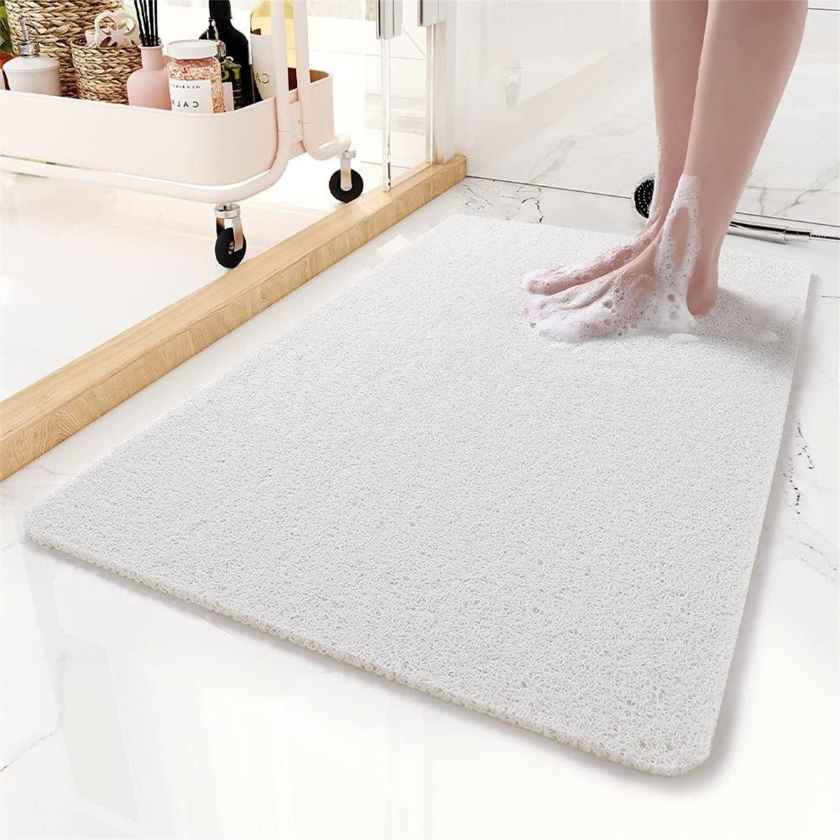 Hollow anti-slip bathroom mat featuring a quick-drying open-grid design, ideal for showers and wet areas, ensuring safety and comfort. 7