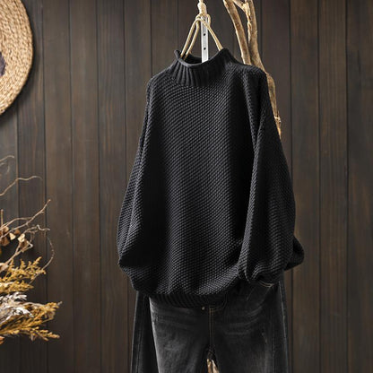Knitted sweater for women in a wool cotton blend, featuring supreme warmth, a relaxed fit, and a classic crew neck design, machine washable for easy 1