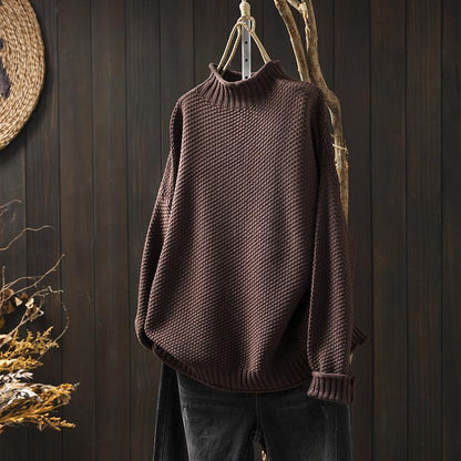 Knitted sweater for women in a wool cotton blend, featuring supreme warmth, a relaxed fit, and a classic crew neck design, machine washable for easy 2