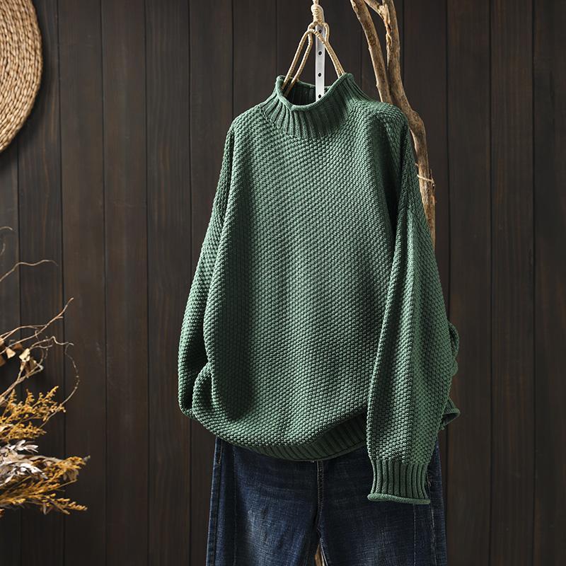 Knitted sweater for women in a wool cotton blend, featuring supreme warmth, a relaxed fit, and a classic crew neck design, machine washable for easy 3