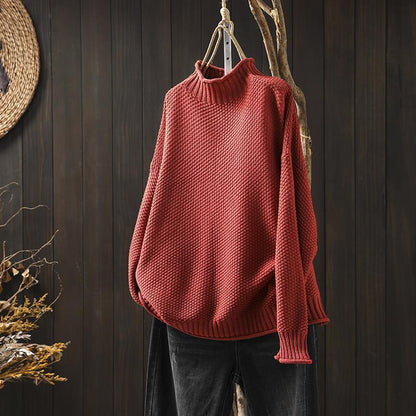 Knitted sweater for women in a wool cotton blend, featuring supreme warmth, a relaxed fit, and a classic crew neck design, machine washable for easy 6