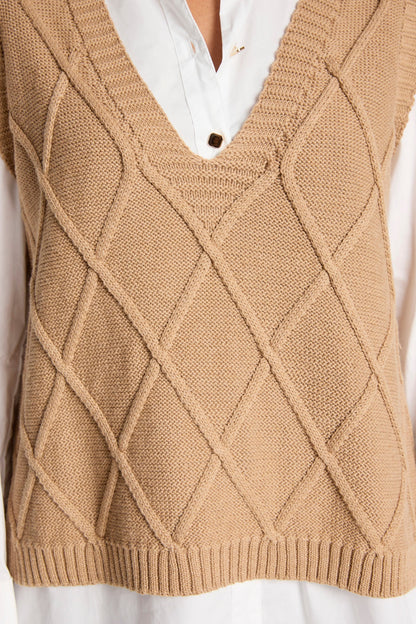 Knitted vest for women featuring a V-neck and checkerboard pattern, made from breathable cotton in a stylish mocha color, perfect for layering. 4