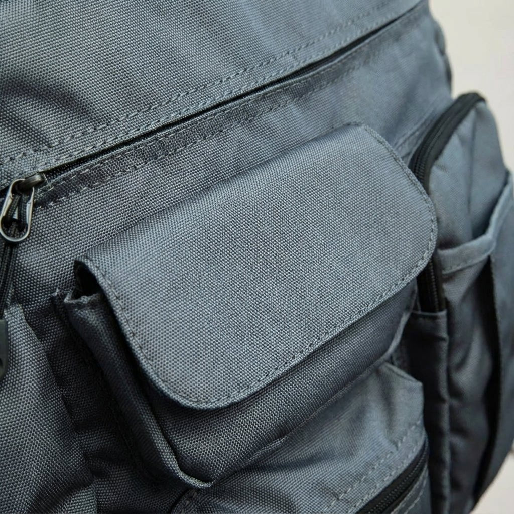 Stylish laptop work bag made of durable Oxford textile, featuring multiple compartments and a padded shoulder strap for comfortable carrying, ideal for business professionals. 3