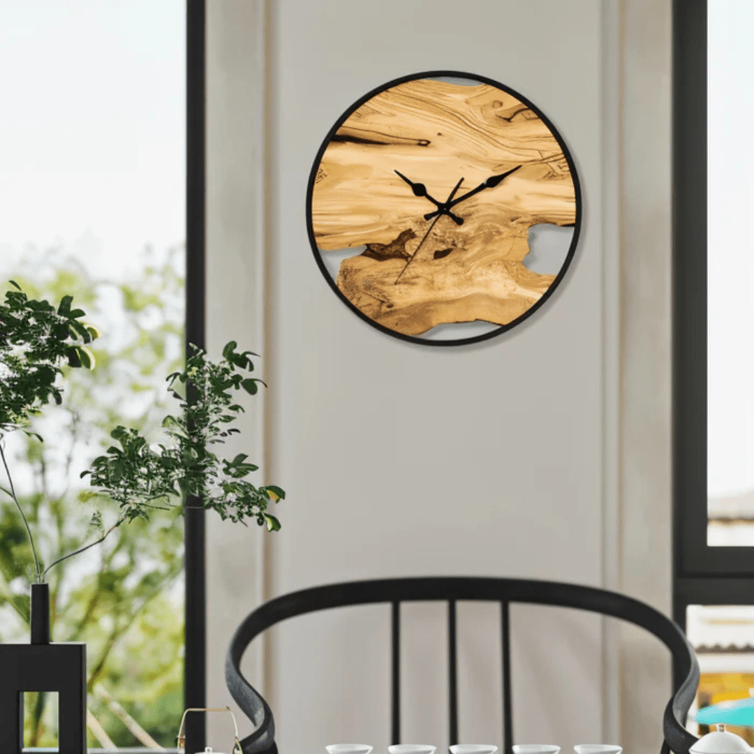 Large wall clock featuring a quartz mechanism, modern black minimalist design, 30 cm diameter, perfect for contemporary home decor. 1