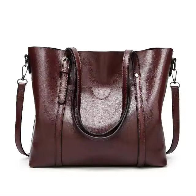 Leather tote bag featuring a spacious interior perfect for everyday use, showcasing a soft and durable design in a stylish finish. 4