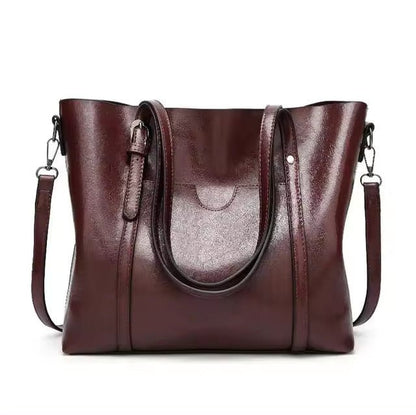 Leather tote bag featuring a spacious interior perfect for everyday use, showcasing a soft and durable design in a stylish finish. 4
