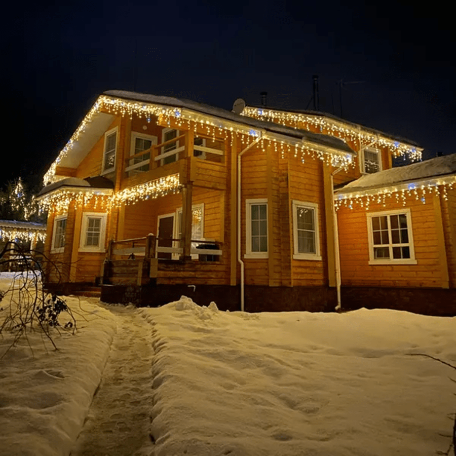 LED outdoor light curtains with twinkling effect, measuring 4 meters, in warm white, waterproof IP44 string lights perfect for festive decorations. 1