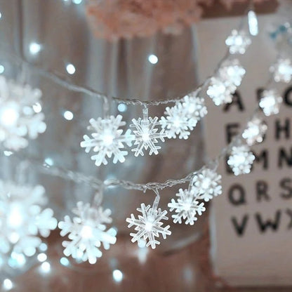 LED Snowflake String Lights featuring three vibrant color options and available in multiple lengths, perfect for festive decorations and winter-themed displays. 3