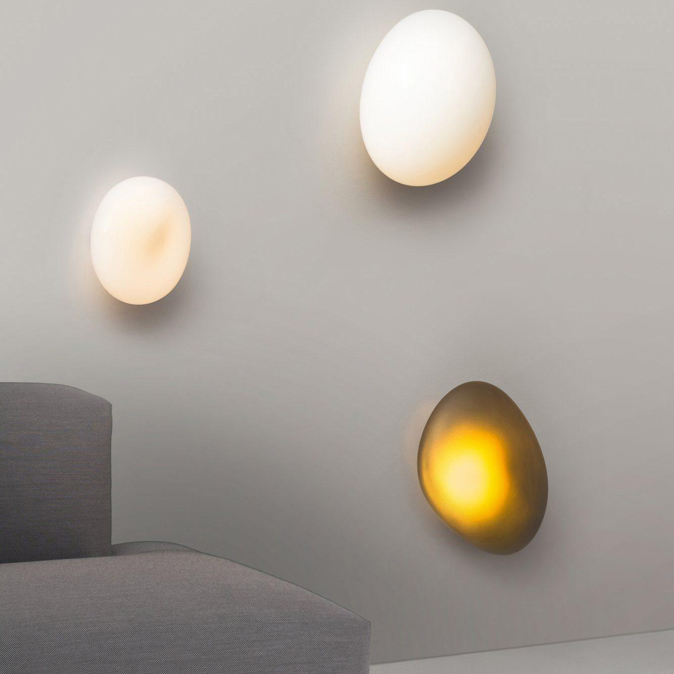 LED wall lamp featuring an adjustable light color, designed with a sleek oval shape in metal and glass, perfect for modern home decor. 7