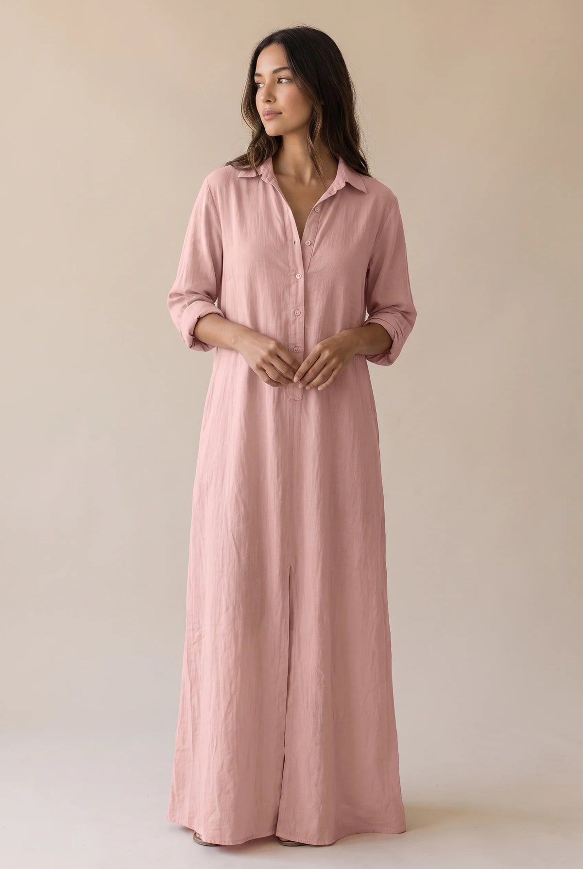 Long button-down shirt dress with adjustable collar in black and white, featuring a loose fit maxi design perfect for casual or semi-formal occasions. 9