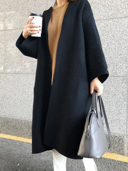 Long wool coat for women featuring a relaxed fit and minimalist design, perfect for autumn and winter fashion. 5