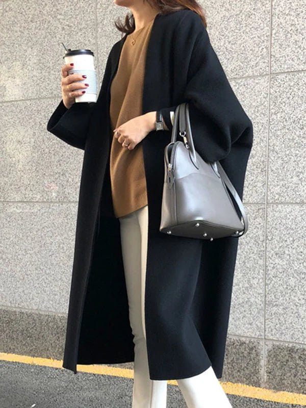 Long wool coat for women featuring a relaxed fit and minimalist design, perfect for autumn and winter fashion. 3
