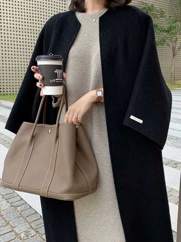 Long wool coat for women featuring a relaxed fit and minimalist design, perfect for autumn and winter fashion. 7